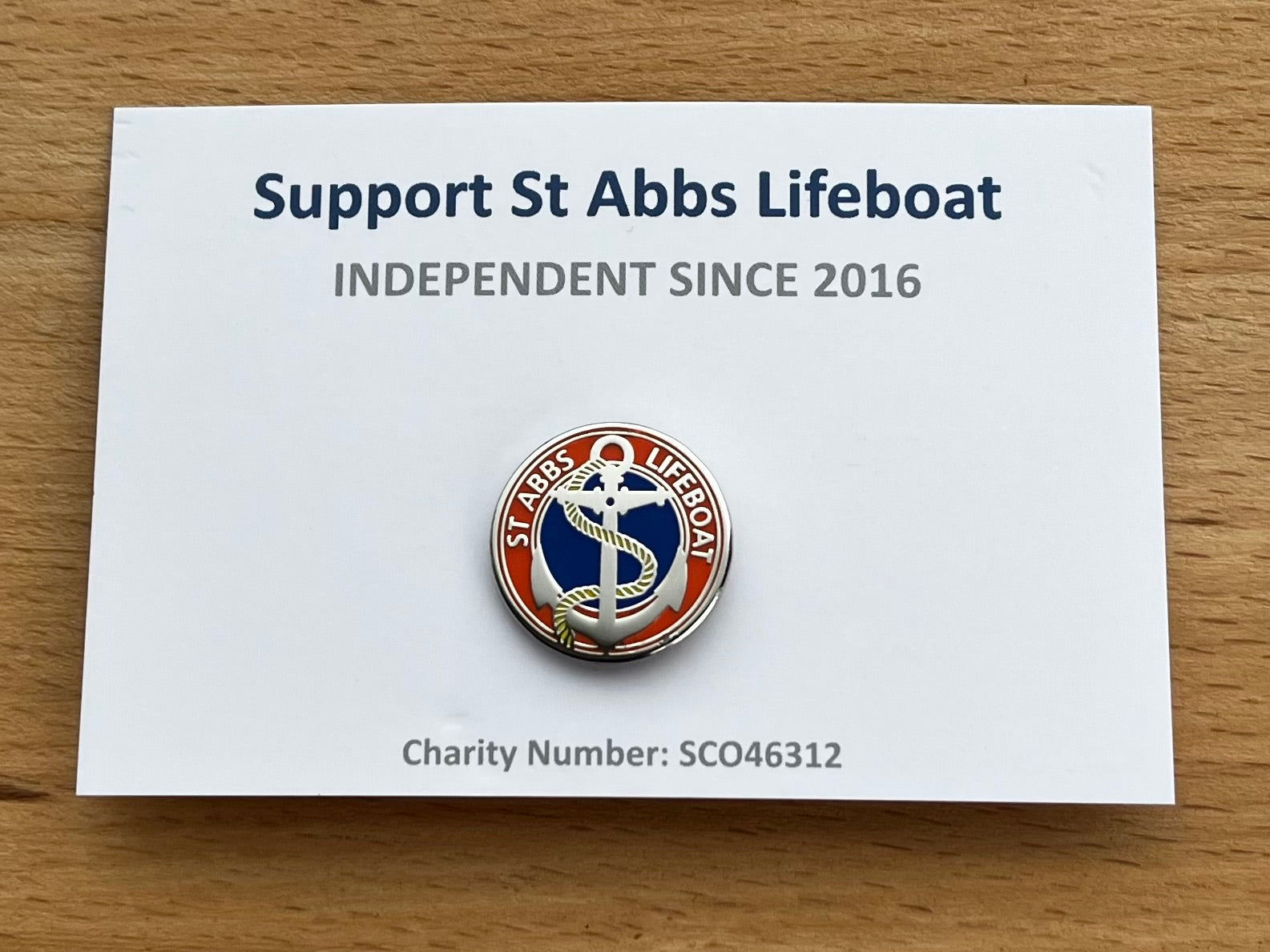 20mm Enamel badge featuring the official flag of St Abbs Lifeboat